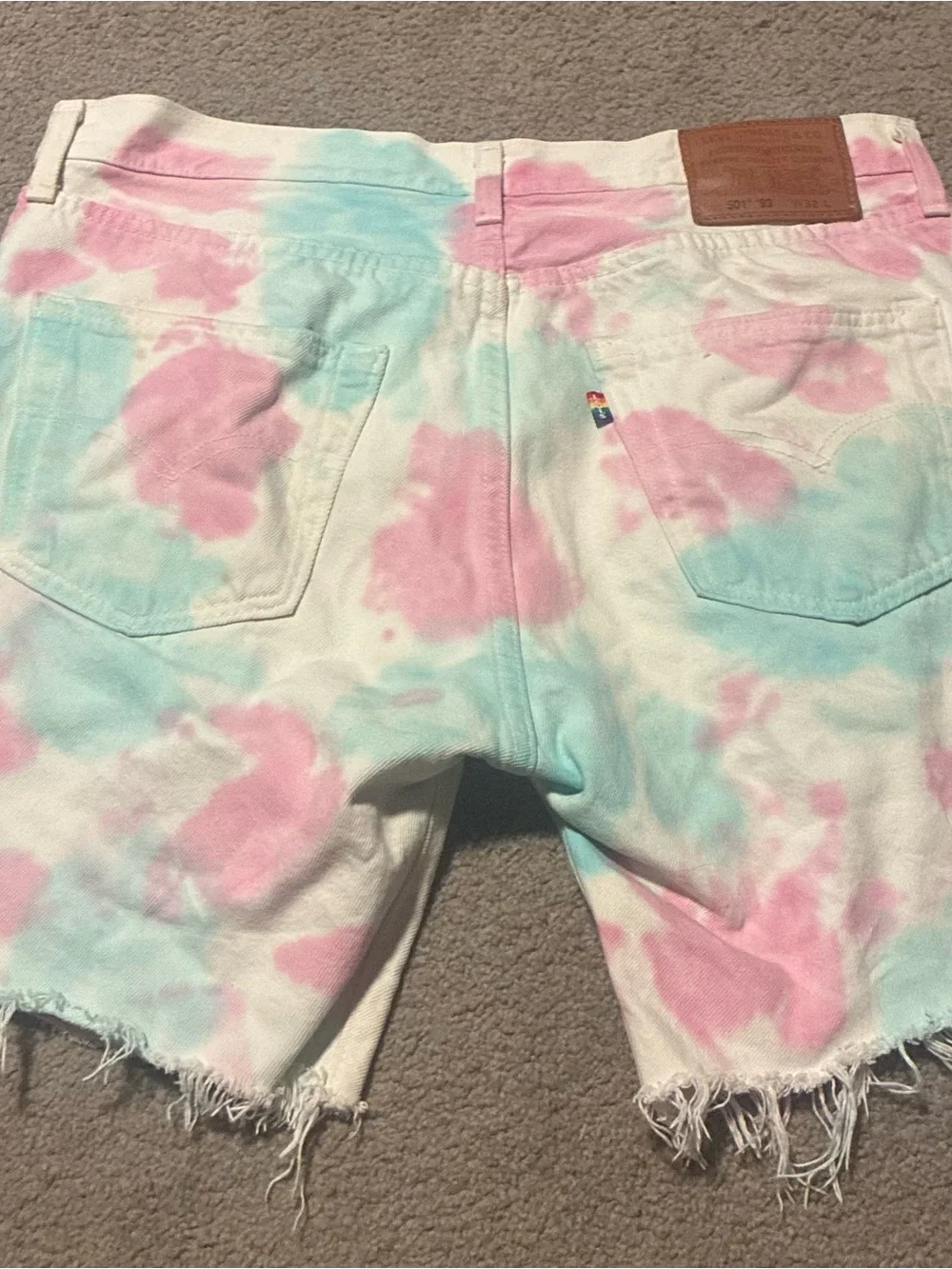 Levi's men's 34 waist Tie-Dye Frayed Hem Women's Shorts - Pink & Light Blue